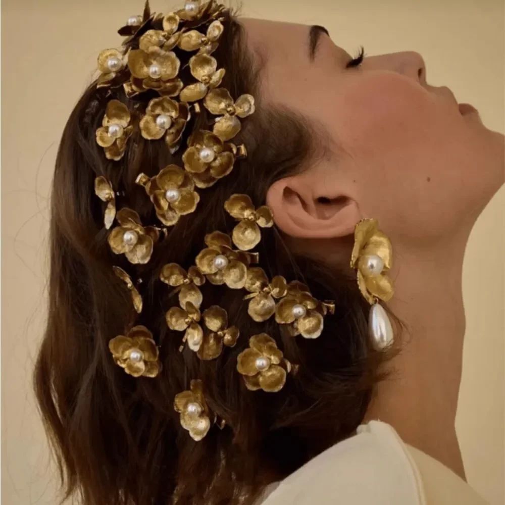 Elegant Gold Floral Hair Accessory R69 - Picture 2 of 3